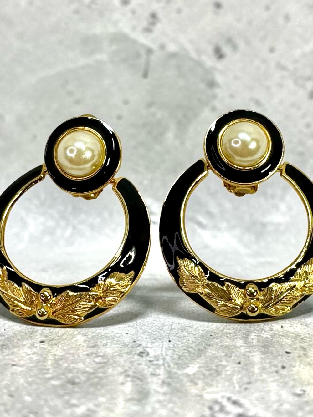 Vintage Name Brand Gold & Black Hoop DoorKnocker Earrings with Pearl Accent